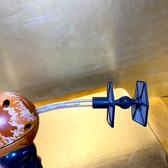 STAR WARS HANDHELD LIGHT UP SPINNER X-WING & THE FIGHTER CHASE AROUND PLANET - Picture 10 of 11